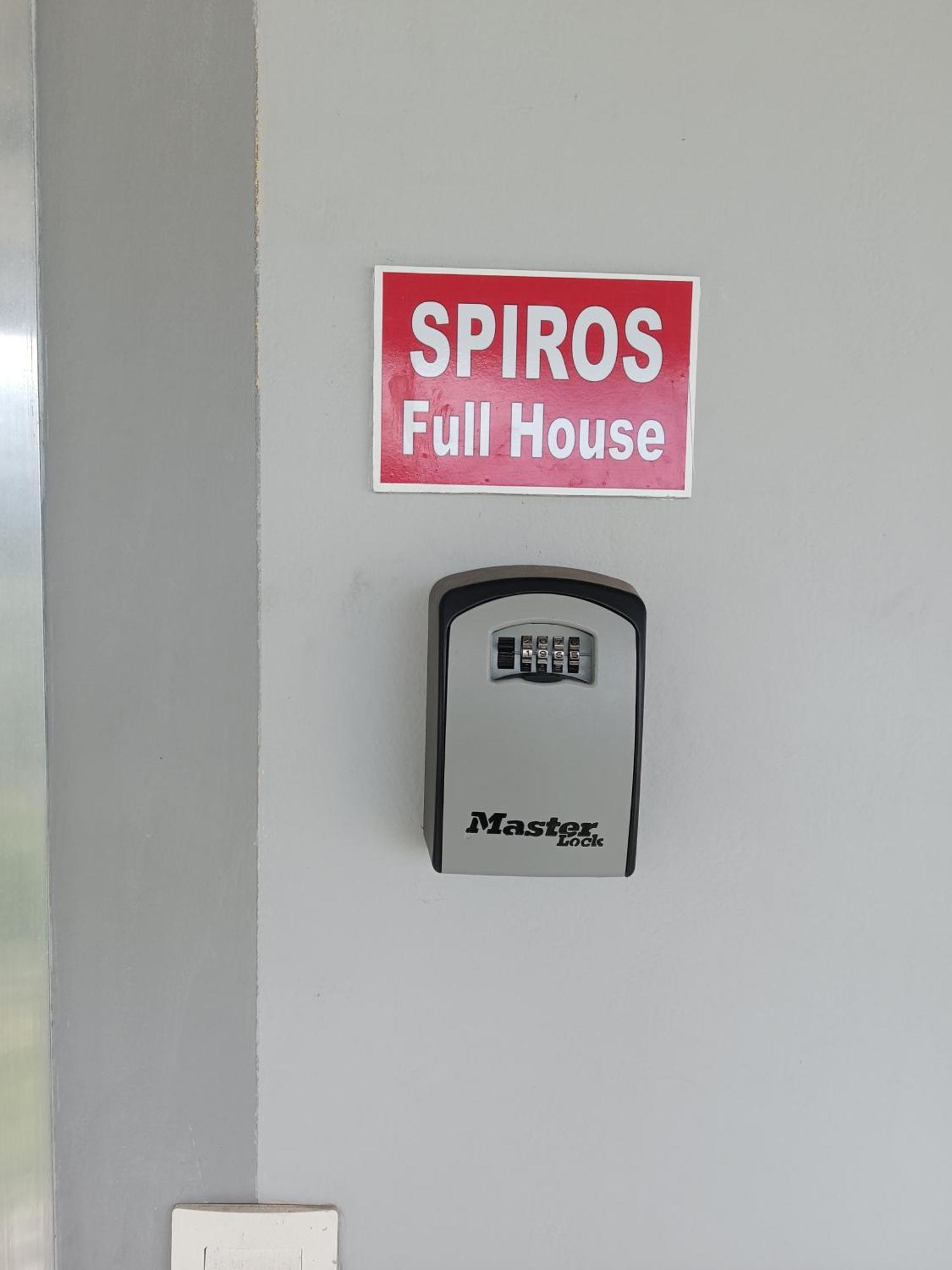 Spiros Full House In Marathias Apartment Bagian luar foto